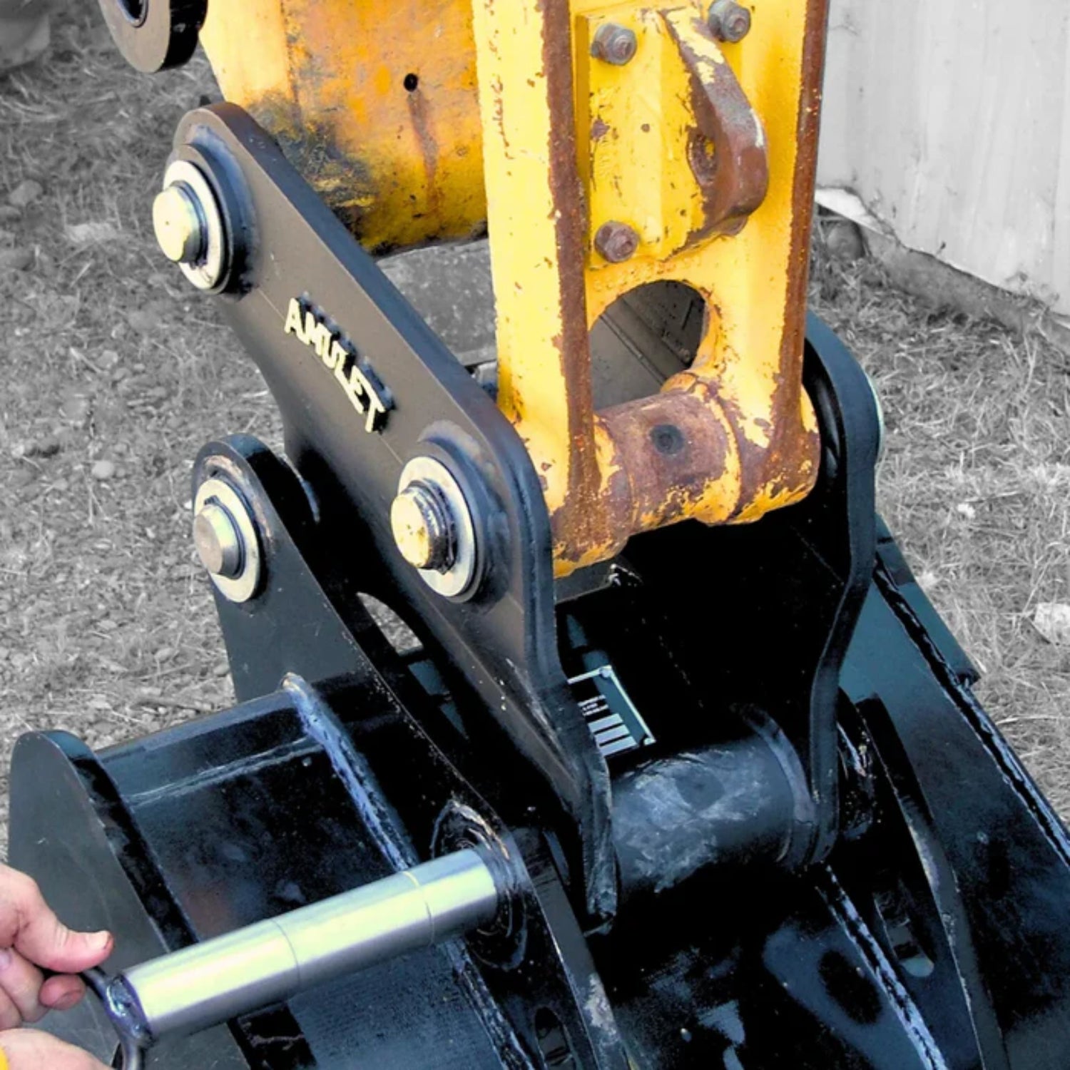 Close up of the Amulet Mini-Hitch Excavator Quick Coupler